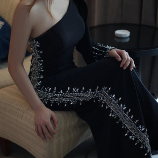 Arabic Luxury Elegance: Black One-Shoulder Mermaid Evening Dress with Cape Sleeve (2024)