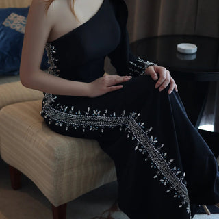 Arabic Luxury Elegance: Black One-Shoulder Mermaid Evening Dress with Cape Sleeve (2024)