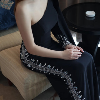 Arabic Luxury Elegance: Black One-Shoulder Mermaid Evening Dress with Cape Sleeve (2024)